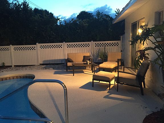 4th image of 1076 Wexford Way