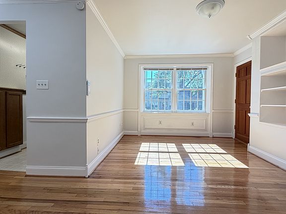 4th image of 819 S Alfred St APT 2