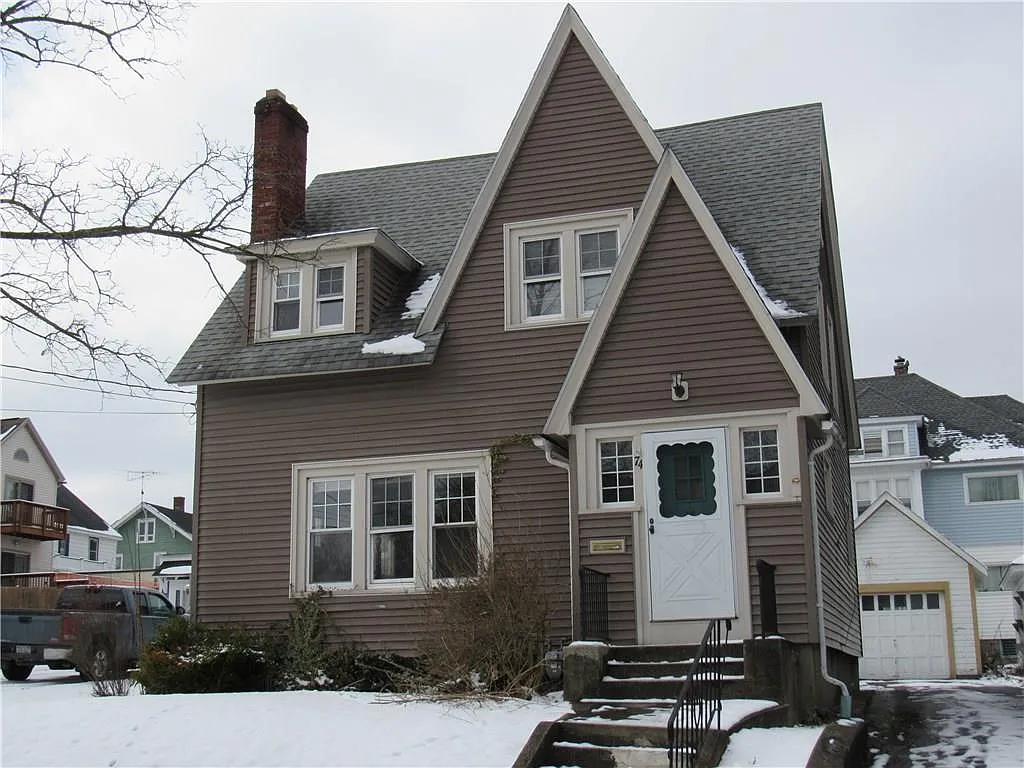 74 Myrtle St photo 1