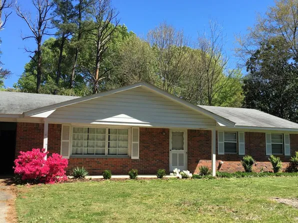 700 Persimmon Dr, Starkville, MS 39759