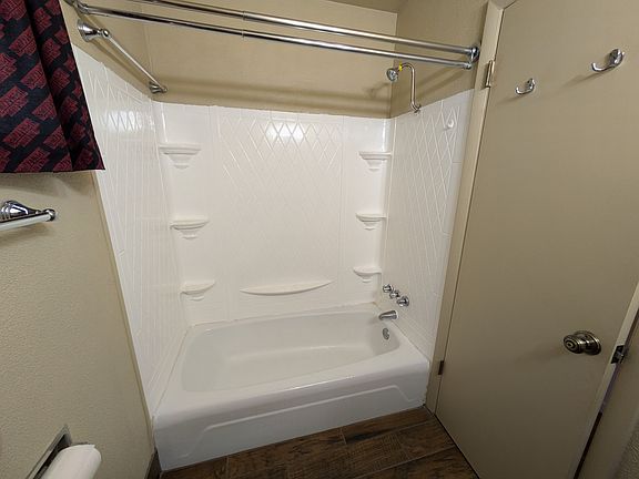 3rd image of 10 Douglas Ln