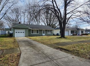 7089 Oakwood Rd, Parma Heights, OH 44130