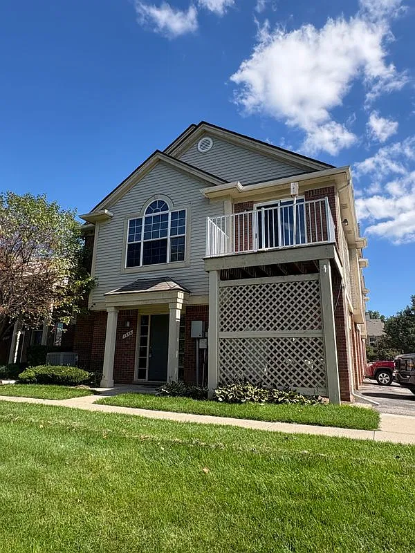 2 bed, 2.0 bath, 1338 sqft, $2,050 — Photo 1