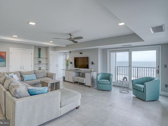 5th image of 527 N Boardwalk #821