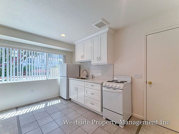 4th image of 5751 Camellia Ave #107