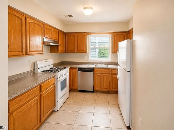 3rd image of 141 22Nd St
