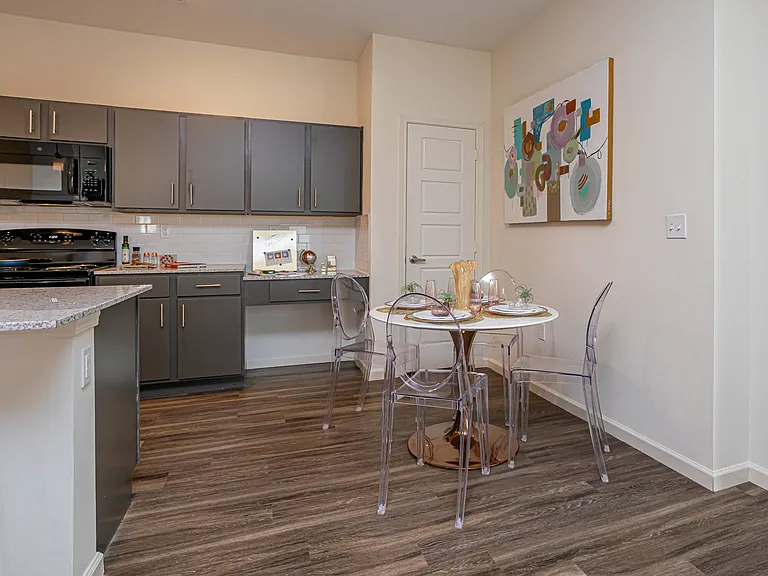 The Palms at Sunset Lakes Apartment Homes — Photo 3