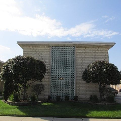 1st image of 4629 W 95th St