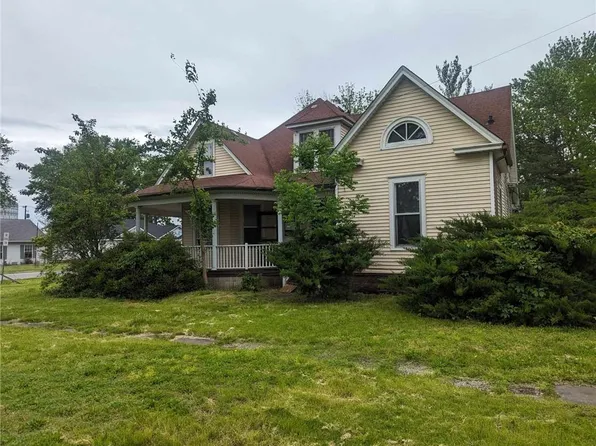 704 E Rodemyre St, Centralia, MO 65240