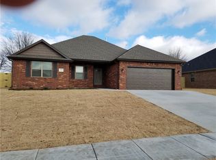 1872 Spring Creek Ave, Springdale, AR 72764