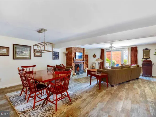 8 W Close, Moorestown, NJ 08057