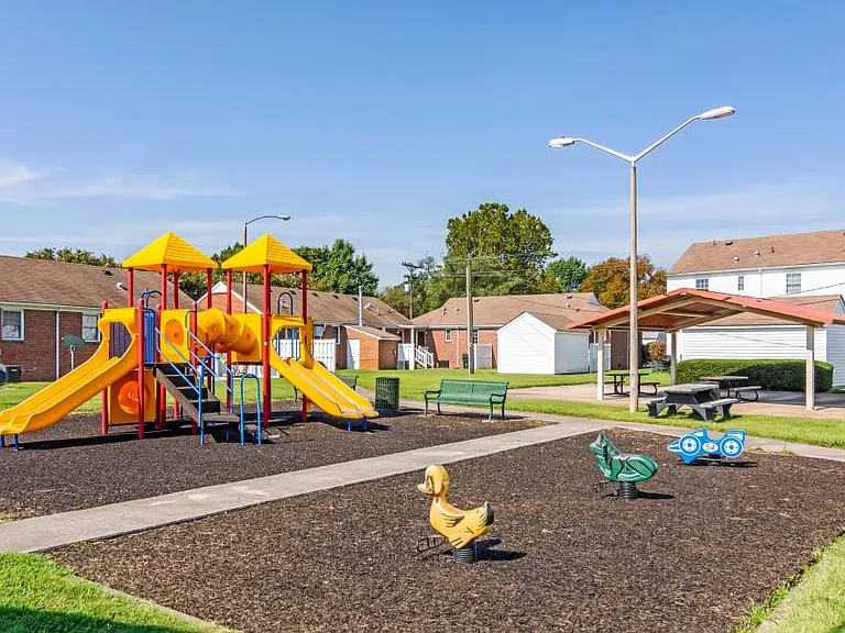 Stanley Court — Photo 6