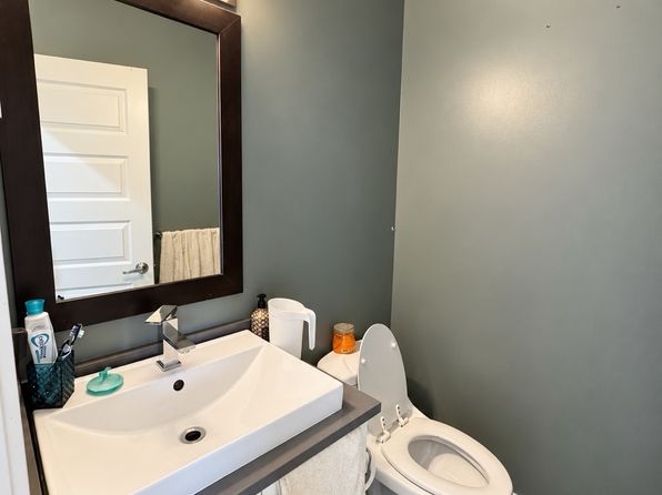 4 bedroom rental in Surrey — photo 8
