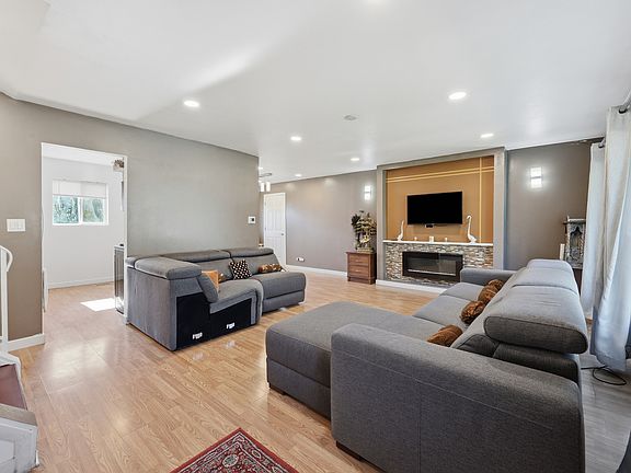 4th image of 7798 Asbury Cir S
