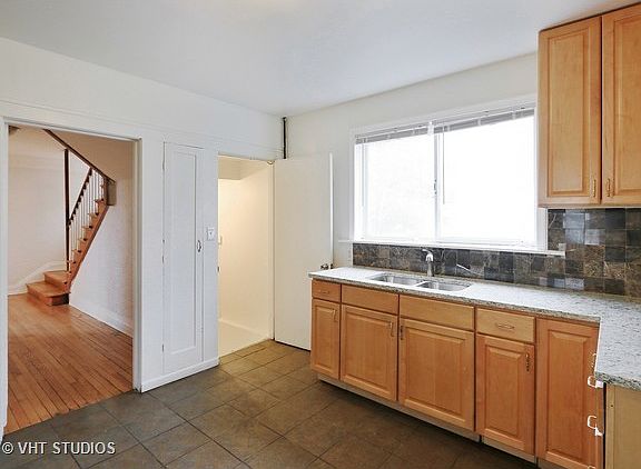 4th image of 1825 Park Ave