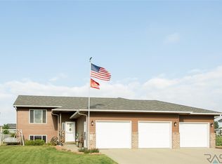 5813 S Mandy Ave, Sioux Falls, SD 57106