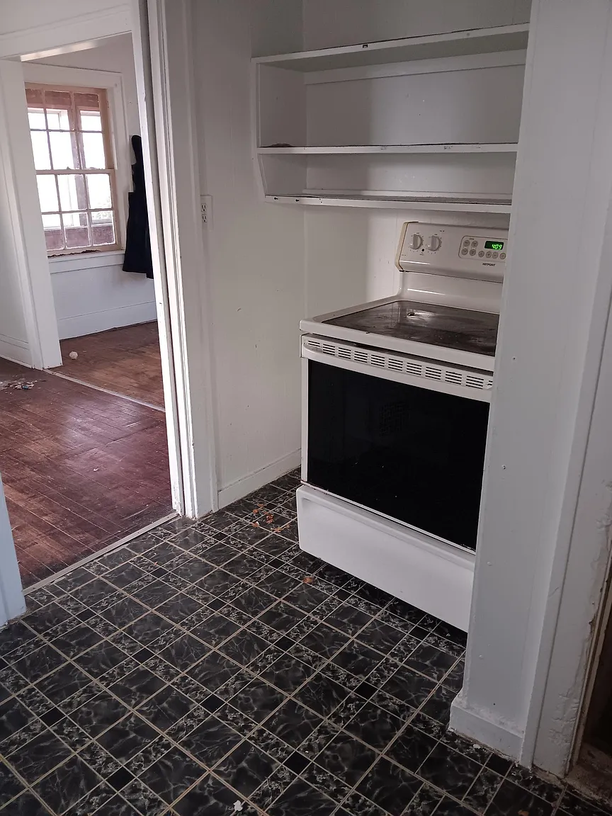 264 Nelson St photo 1