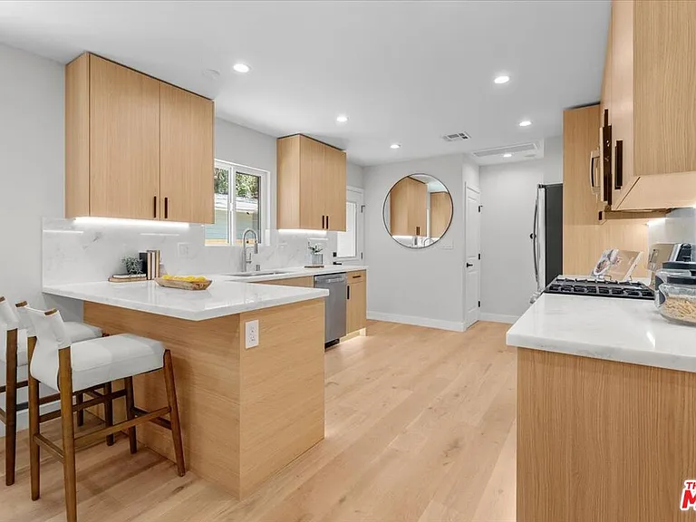9028 Keith Ave — Photo 5