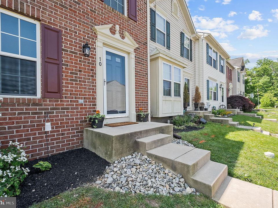 2nd image of 10 Corktree Ln