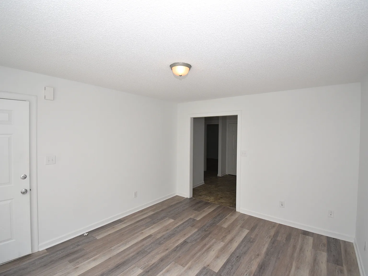 2 bed, 1000 sqft, $1,100 — Photo 3