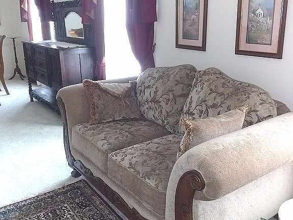 3rd image of 139 Creekwood Cir