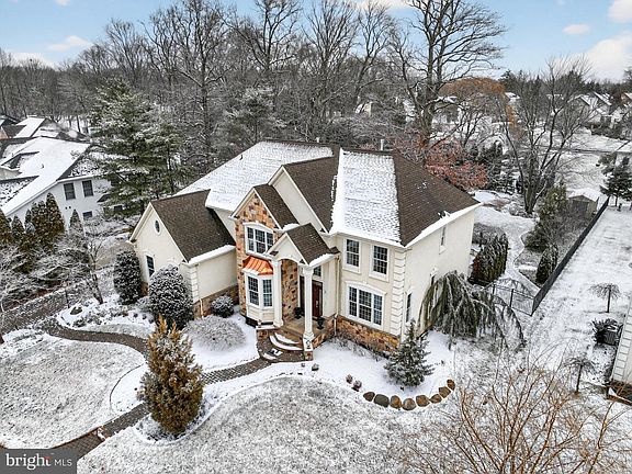 5th image of 35 Stanwyck Rd