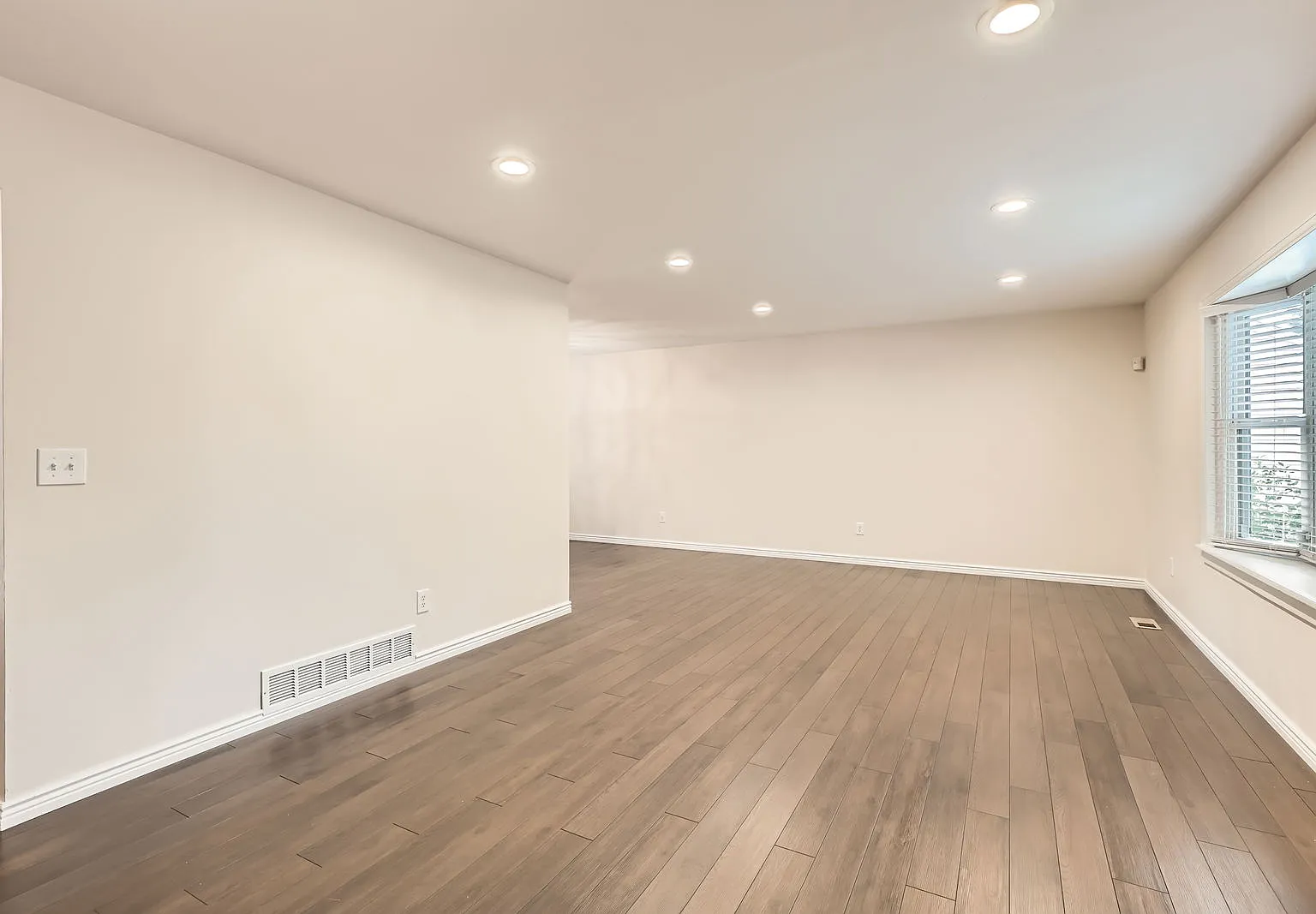 7016 S Dahlia St — Photo 4