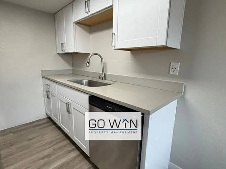 44 E Roanoke Ave — Photo 3