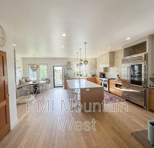 703 N 920 E — Photo 1
