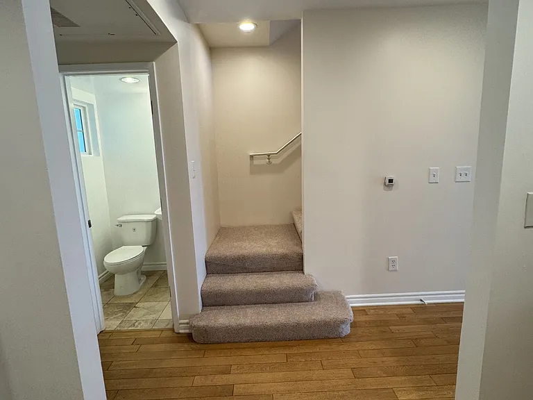 2301 Roscomare — Photo 20