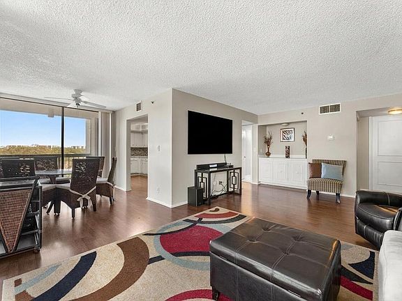 2nd image of 1832 Bridgewood Drive