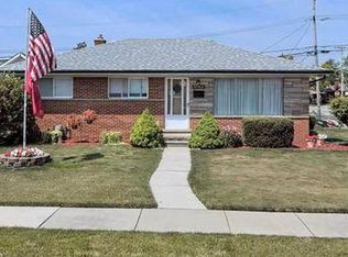 24705 Almond Ave, Eastpointe, MI 48021