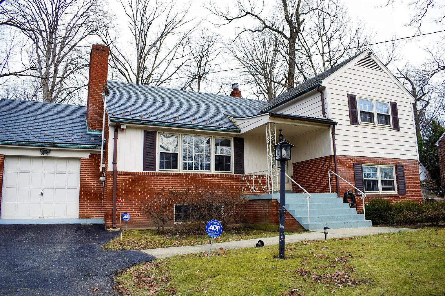 7011 Adelphi Rd photo 1