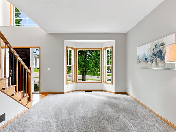 5th image of 9082 Glenborough Dr