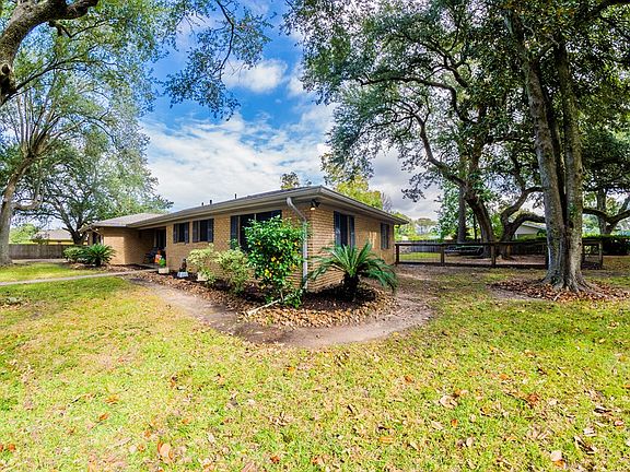 3rd image of 408 Sunny Ln