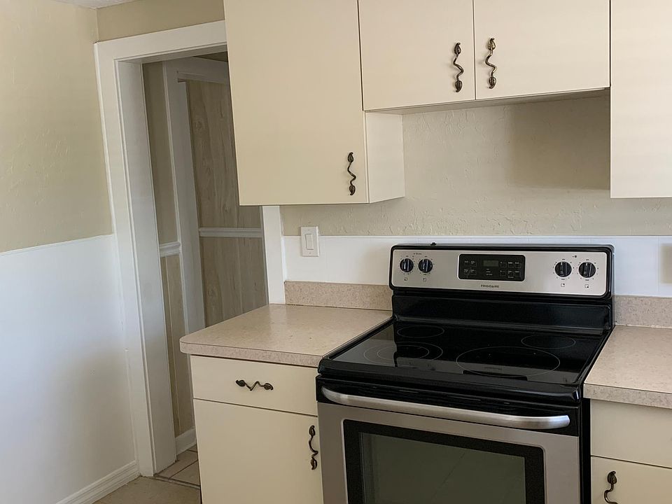 1st image of 456 Poinsettia Ave