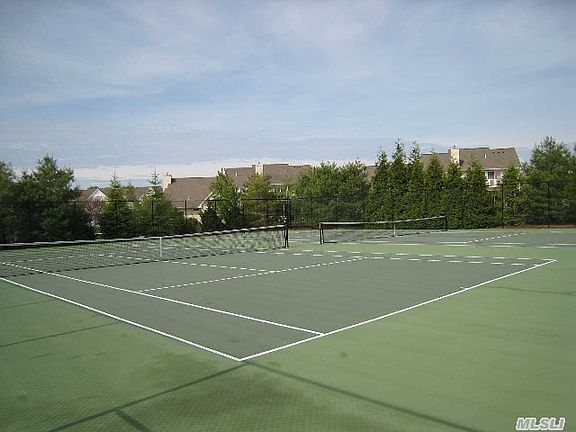 4th image of 74 Pond Cir