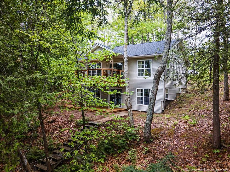1st image of 16 Phyllis Ln