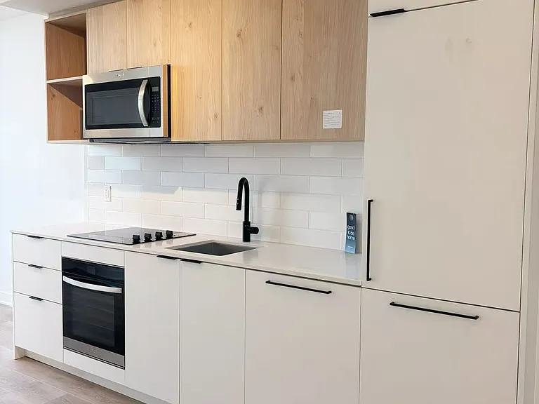 1185 Dupont St #807 — Photo 6