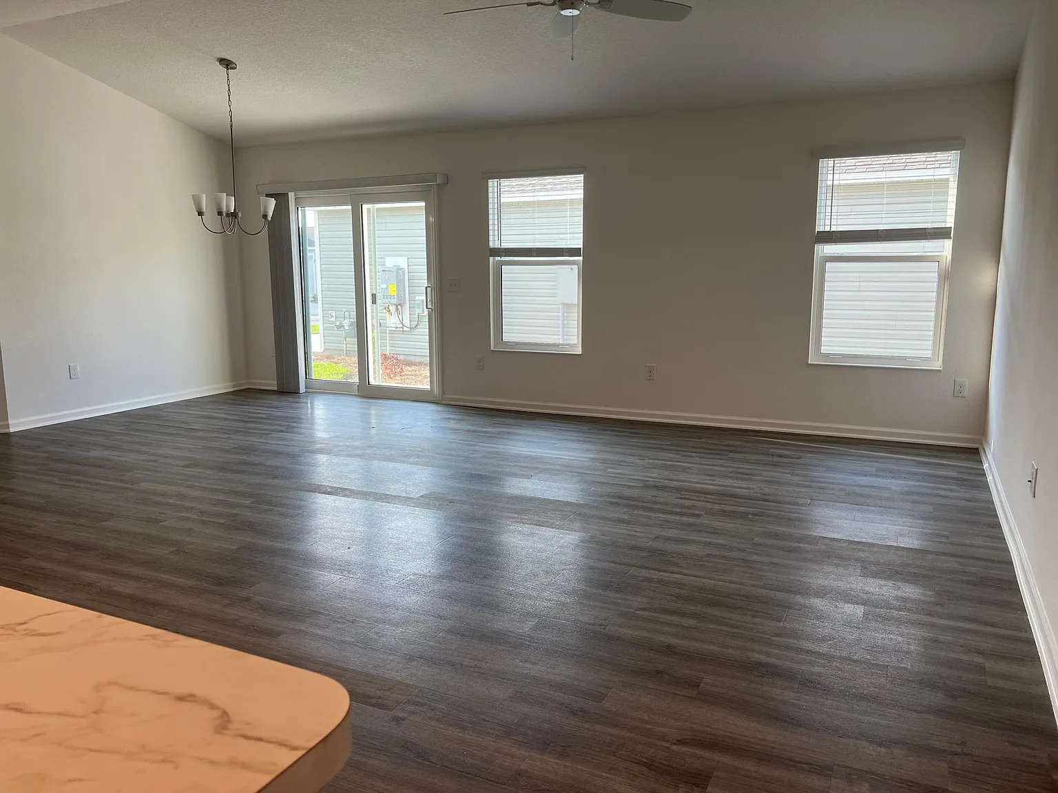 3 bed, 1460 sqft, $2,050 — Photo 3
