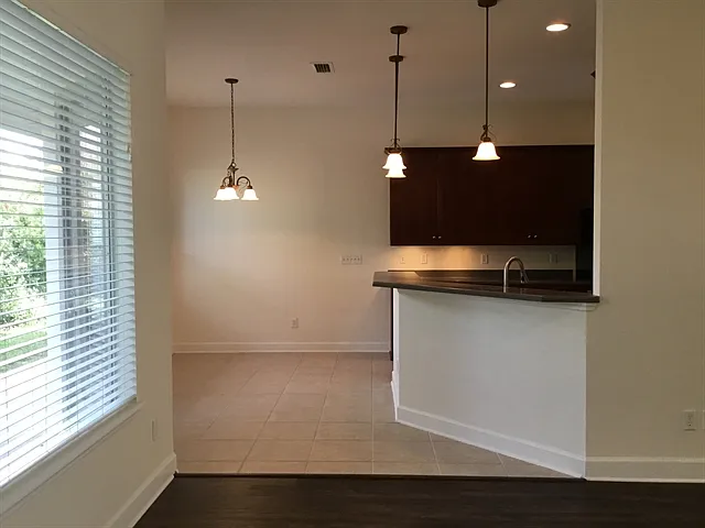 4 bed, 3.0 bath, 2586 sqft, $3,180 — Photo 4