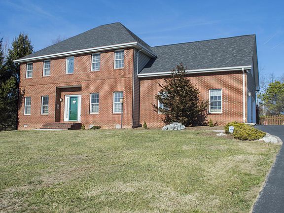 3rd image of 1213 Cedar Orchard Dr E