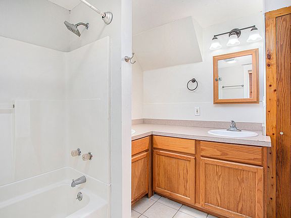 3rd image of 906 Pine Ave NW #1