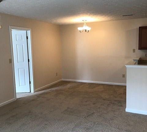 4th image of 400 Marian Ln APT 1