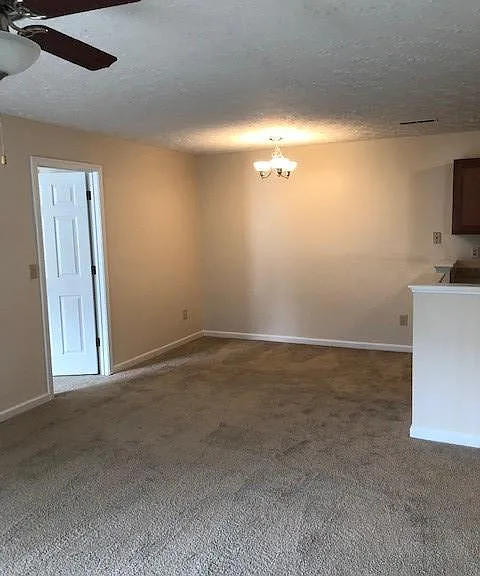 400 Marian Ln #1 — Photo 4