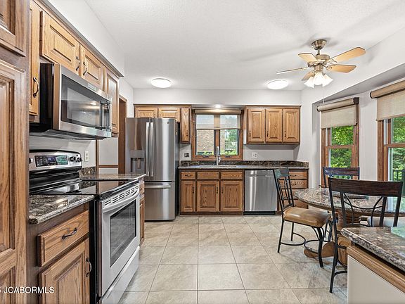 5th image of 2200 Tower Dr