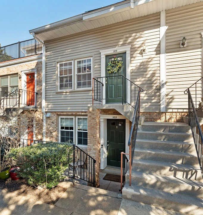 1st image of 142 N Bedford St #B