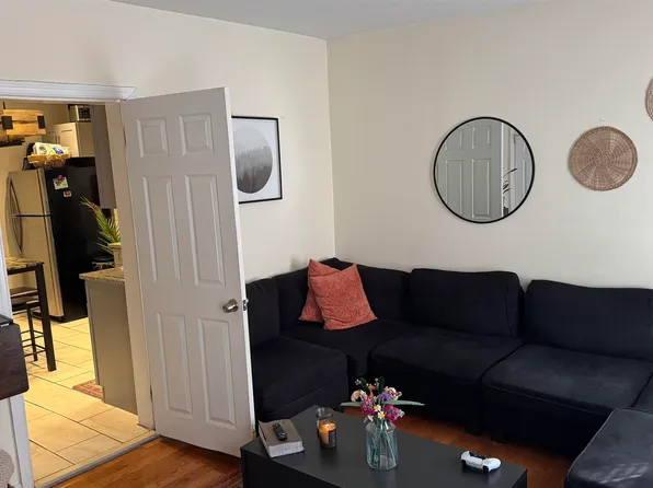 40 Willow Street image 3 of 9