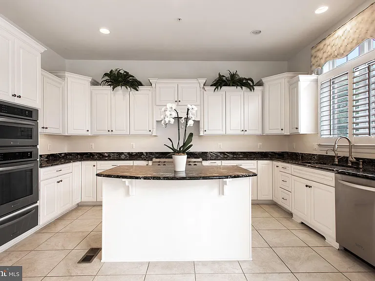 8319 Quarry Manor Ter — Photo 31