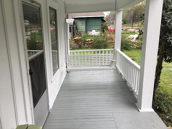 2nd image of 927 W Elmwood Dr